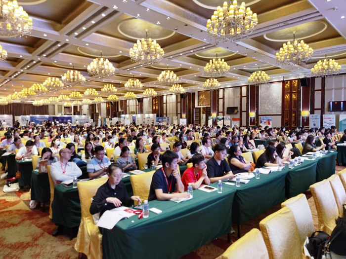 第十四屆藥品質(zhì)量安全大會首日盛況直擊,億天凈化精彩亮相!